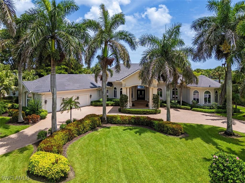 1633 Chinaberry Way Naples FL 34105 225064027 image1