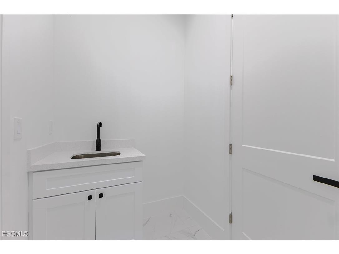 1633 NW 31st Place Cape Coral FL 33993 2025023286 image24