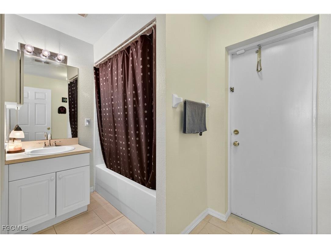 1633 NW 37th Place Cape Coral FL 33993 2025016461 image26