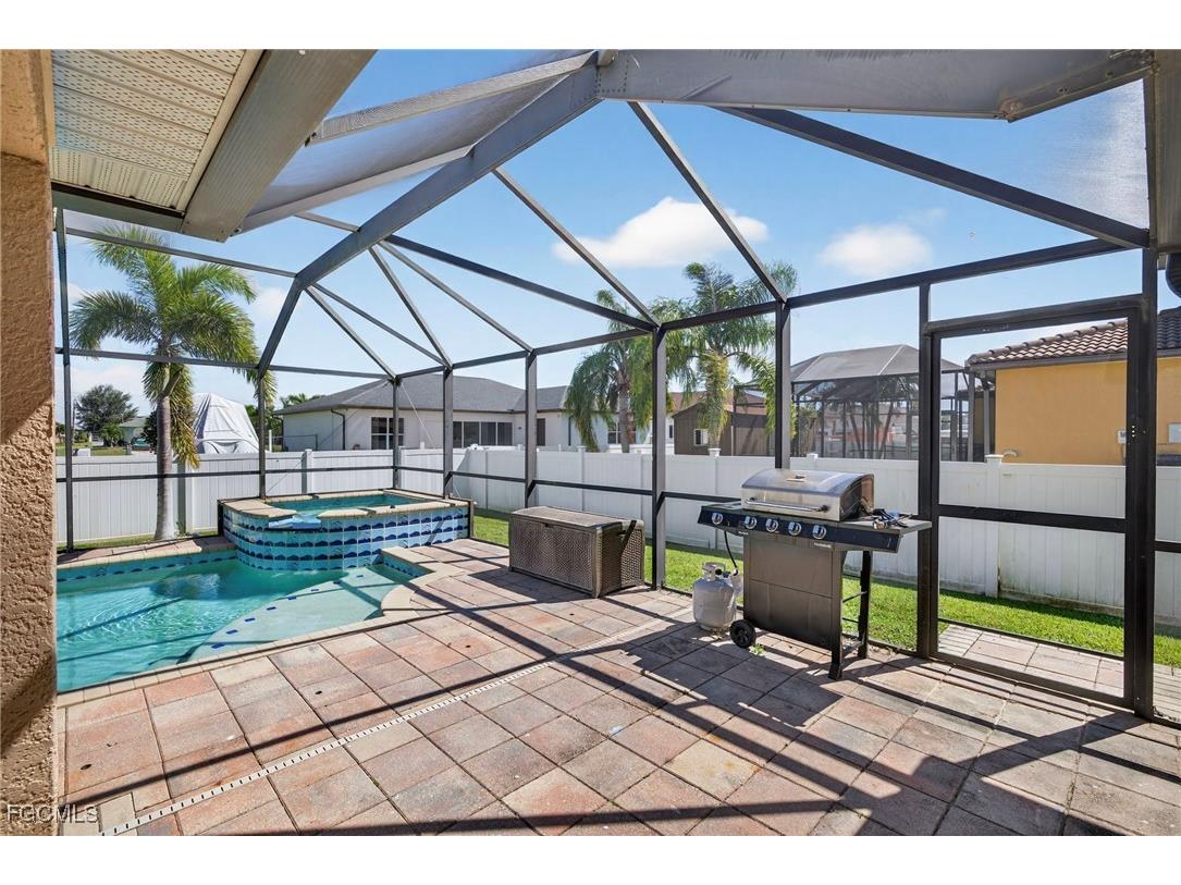 1633 NW 37th Place Cape Coral FL 33993 2025016461 image7