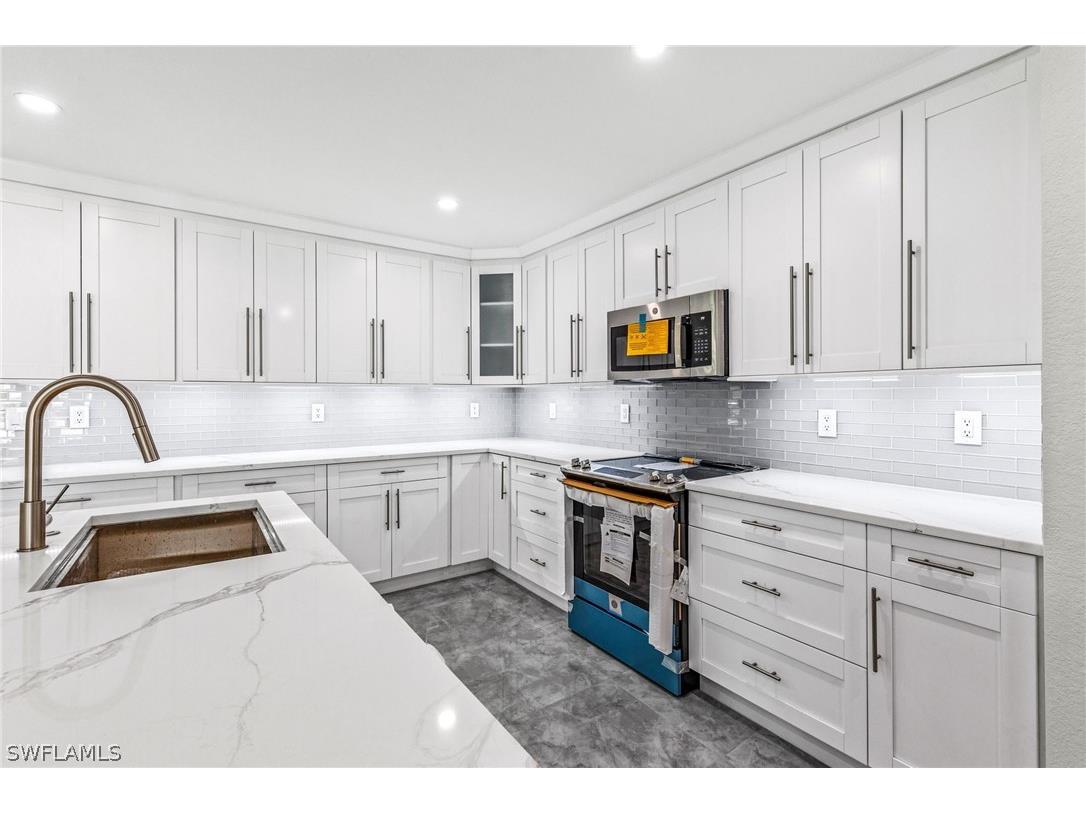 1633 Surfside Boulevard Cape Coral FL 33991 223002811 image1