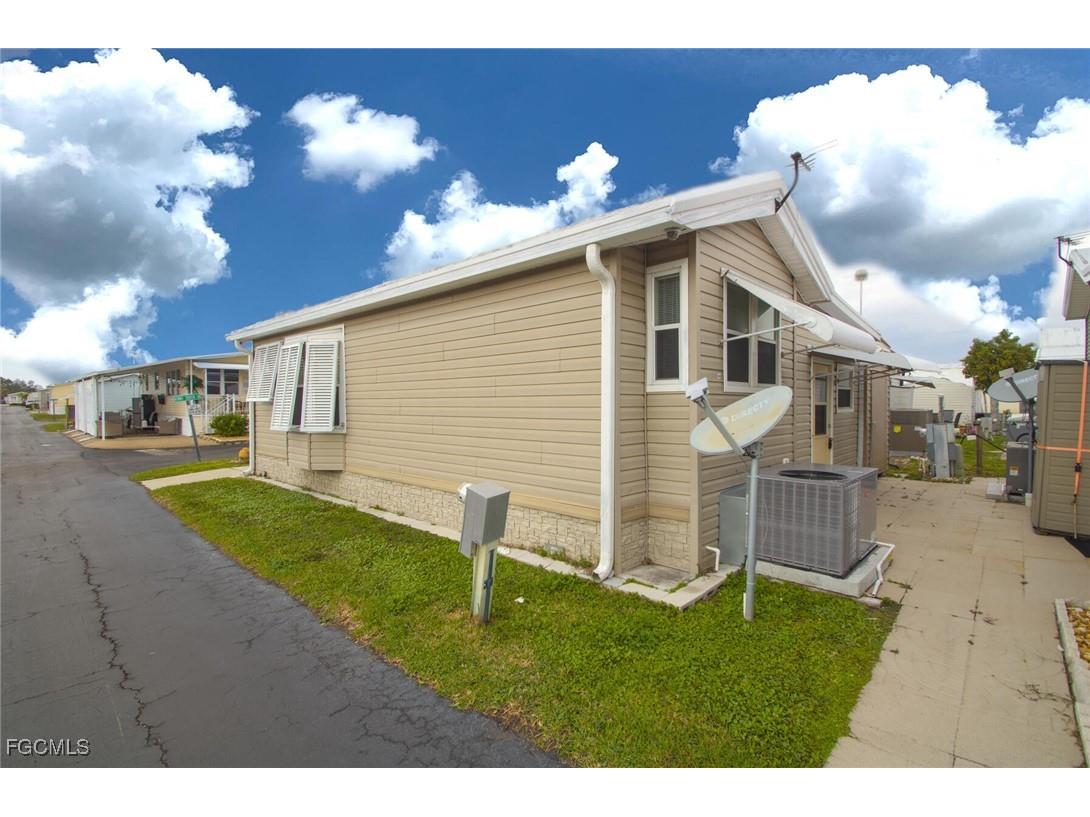 16331 Hermit Thrush Lane Fort Myers FL 33908 2025022899 image17