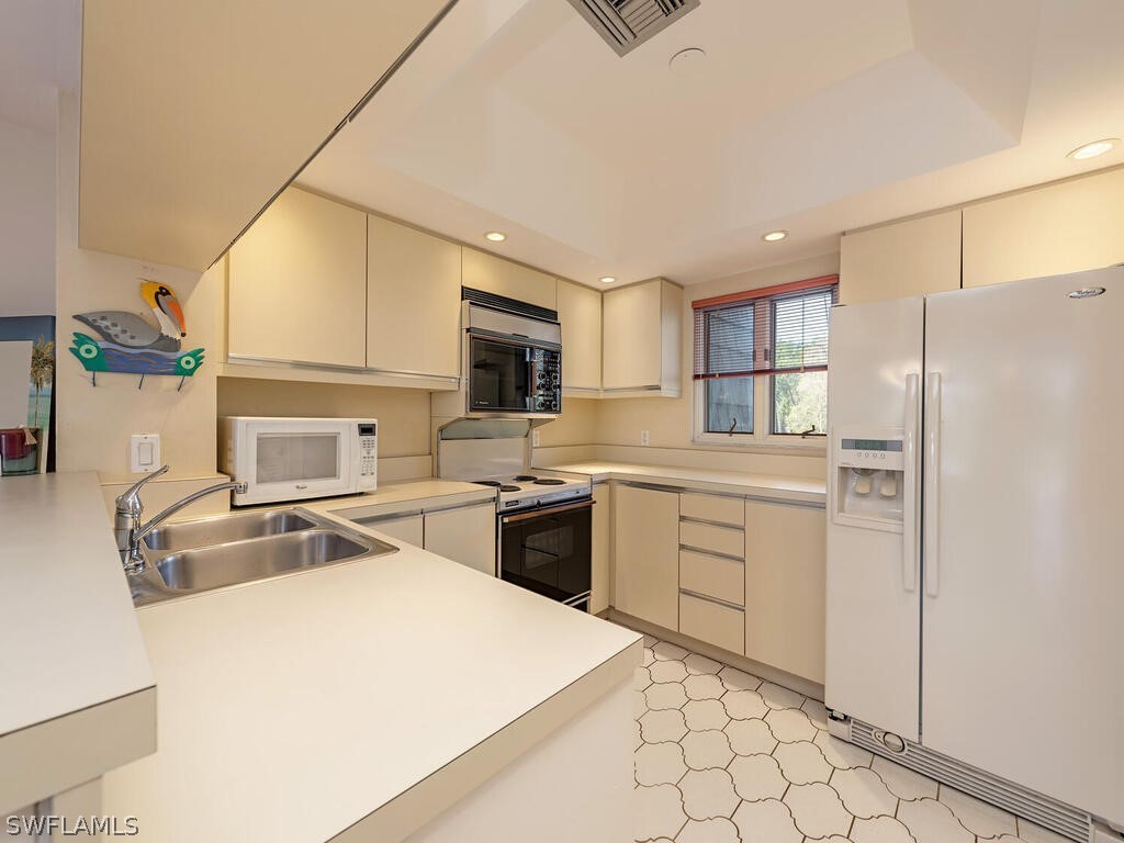 1636 Spoonbill Lane #B Naples FL 34105 224037384 image5