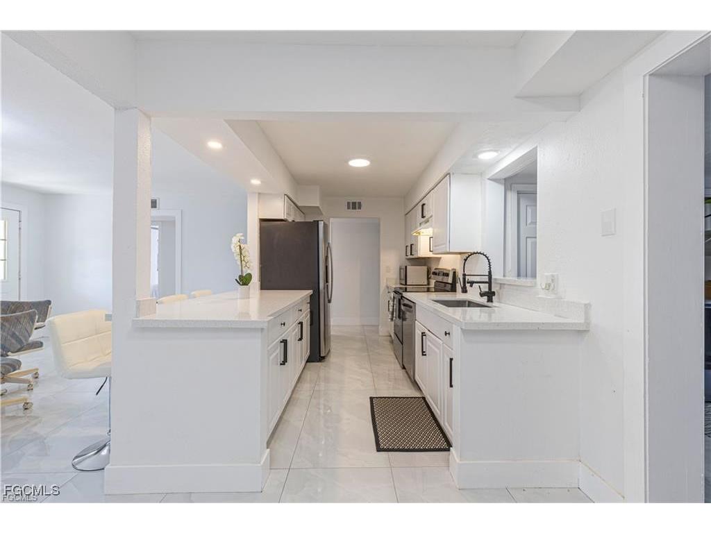 1637 Winkler Avenue Fort Myers FL 33901 2025008228 image4