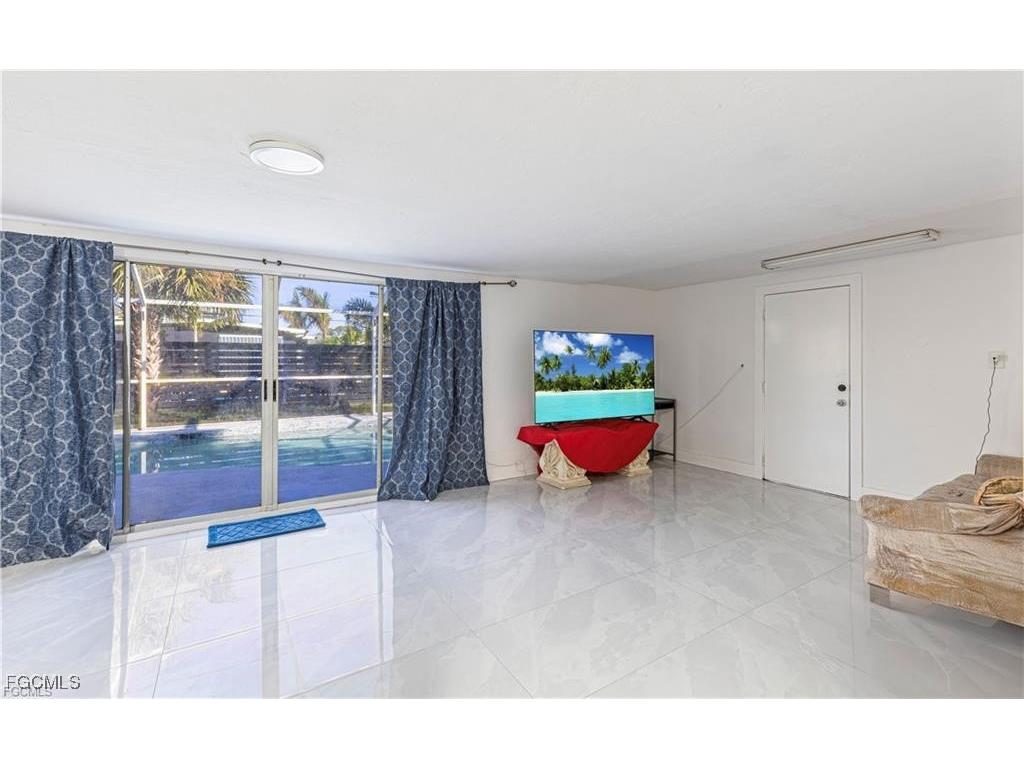 1637 Winkler Avenue Fort Myers FL 33901 2025008228 image8