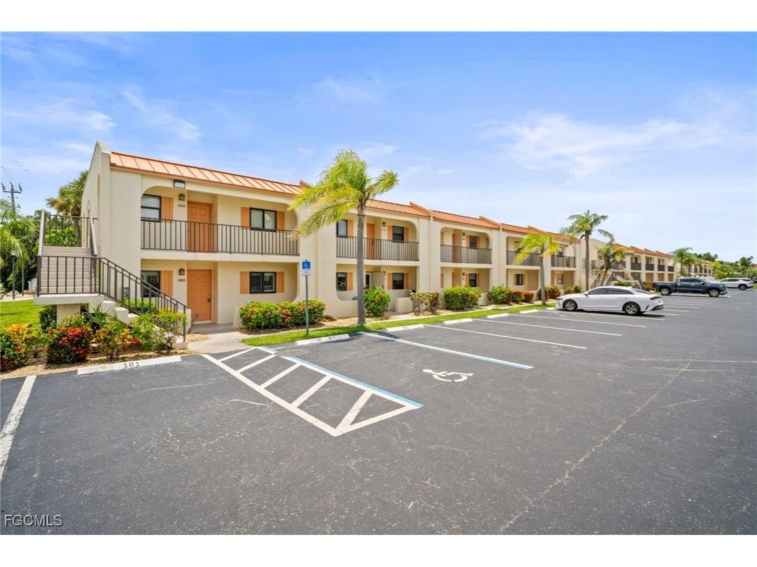 16380 Dublin Circle #101 Fort Myers FL 33908 2025000720 image1
