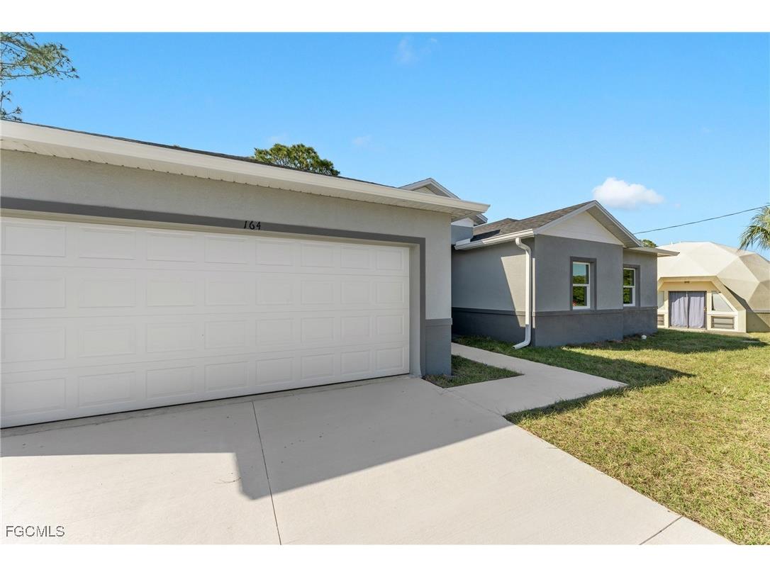 164 Thornton Avenue S Lehigh Acres FL 33974 2025024971 image2