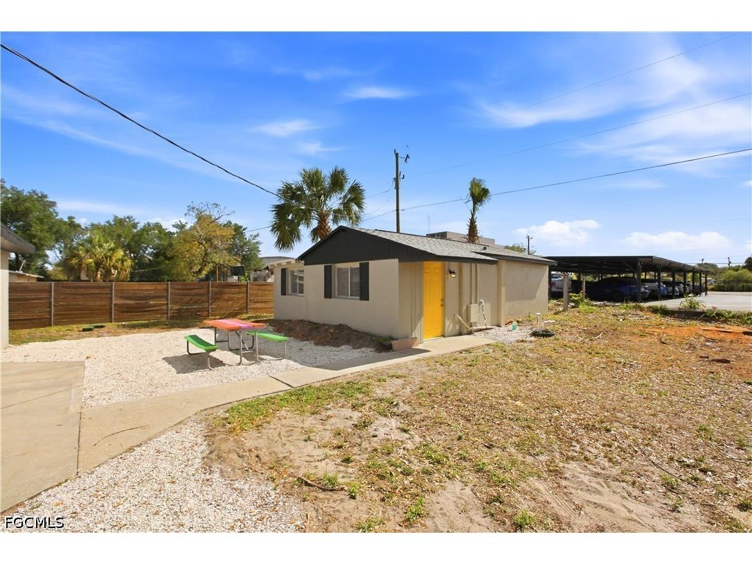 1640 Daniels Drive #B North Fort Myers FL 33917 2026018956 image1