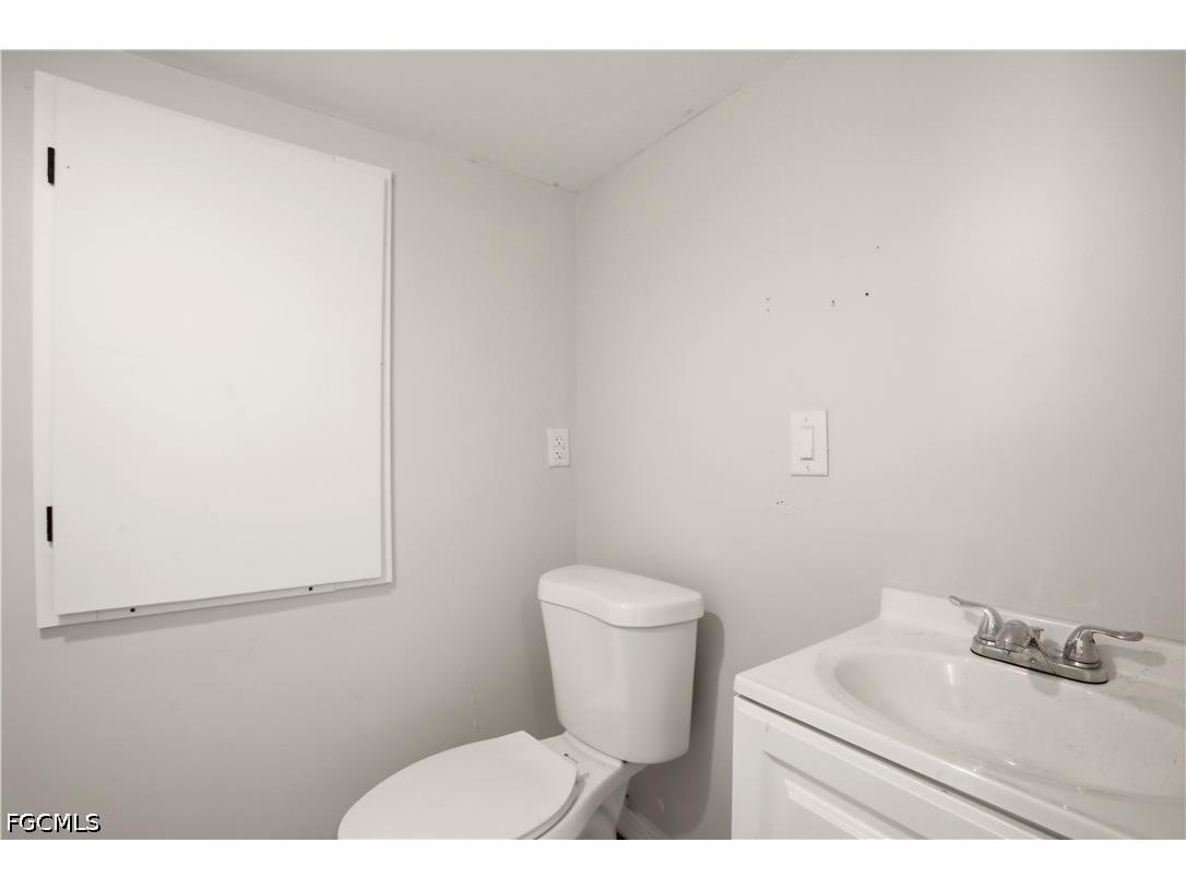 1640 Daniels Drive #B North Fort Myers FL 33917 2026018956 image14