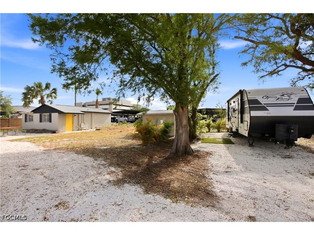 1640 Daniels Drive #B North Fort Myers FL 33917 2026018956 image2