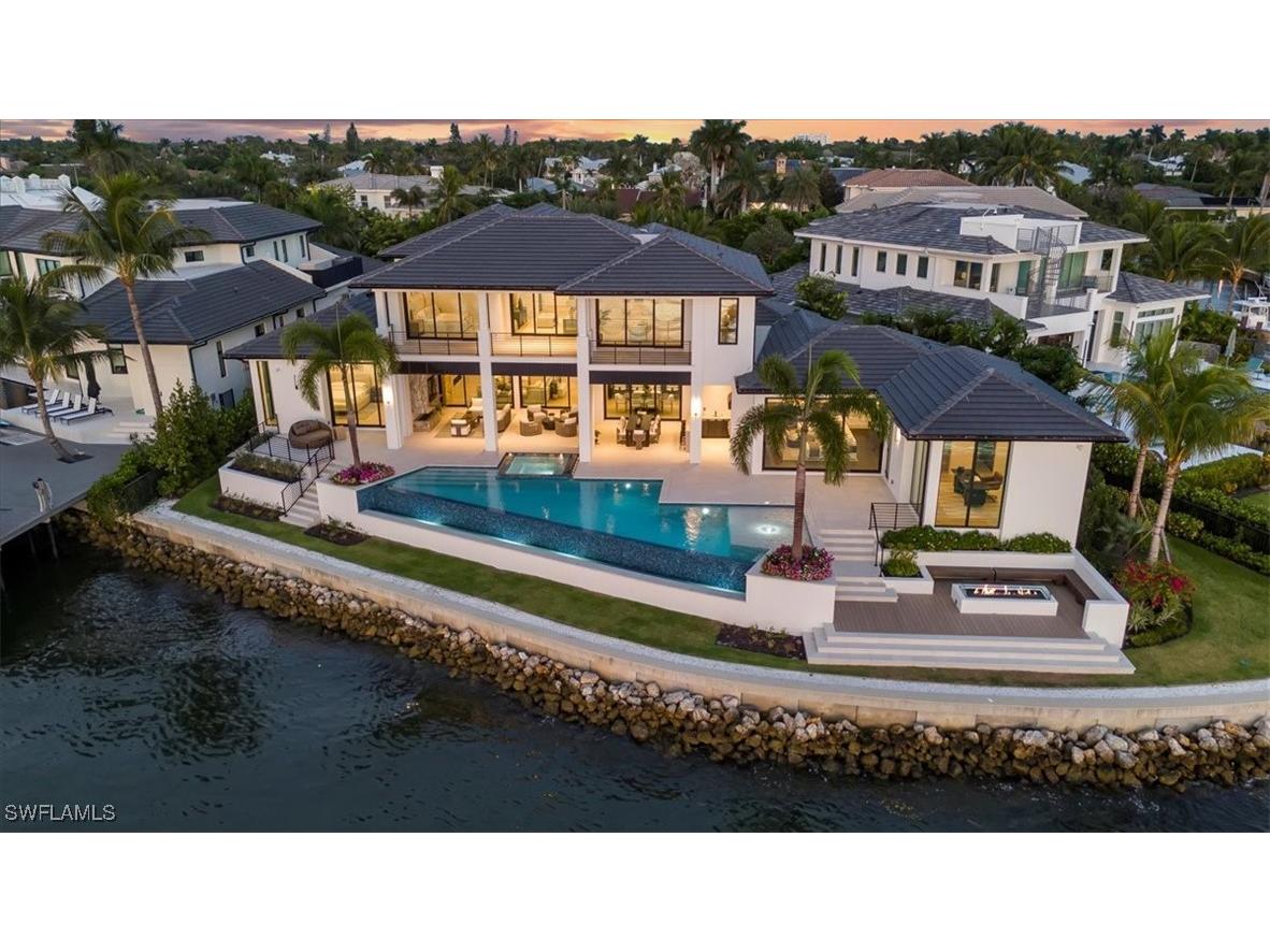 1640 Dolphin Court Naples FL 34102 225079148 image1