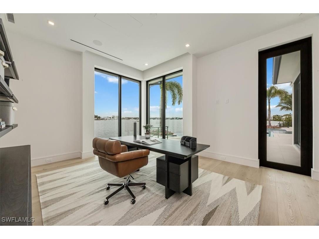 1640 Dolphin Court Naples FL 34102 225079148 image13