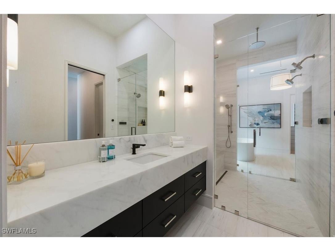 1640 Dolphin Court Naples FL 34102 225079148 image24