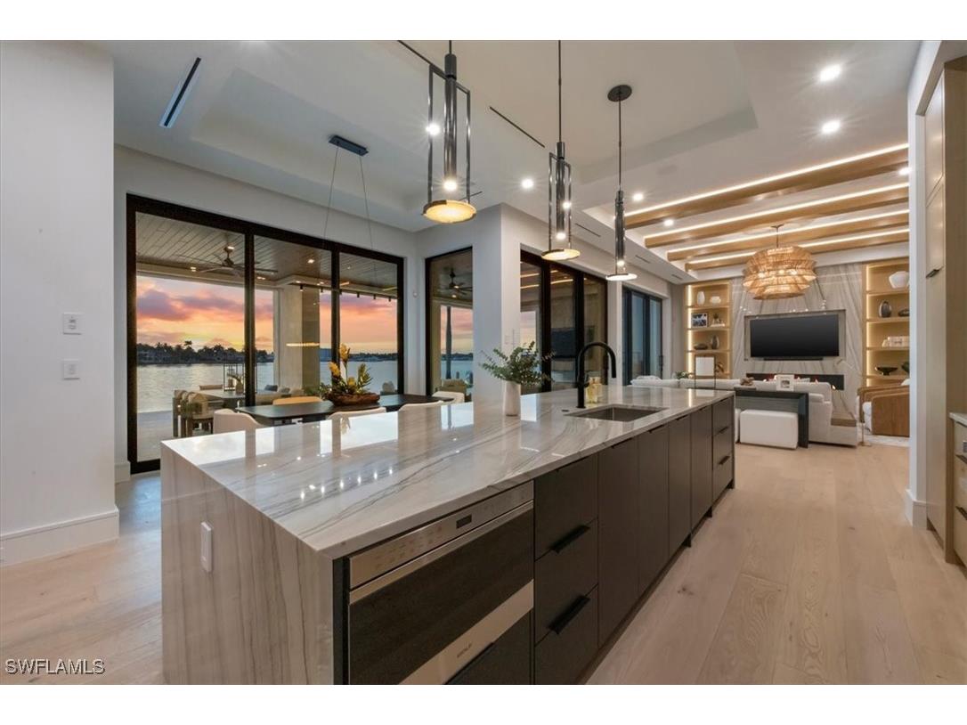 1640 Dolphin Court Naples FL 34102 225079148 image4