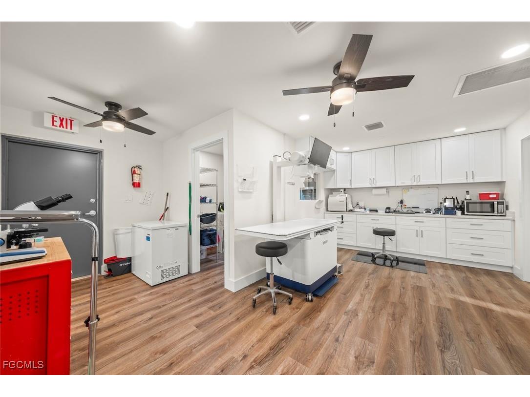 1640 Periwinkle Way #3 Sanibel FL 33957 2025012910 image30