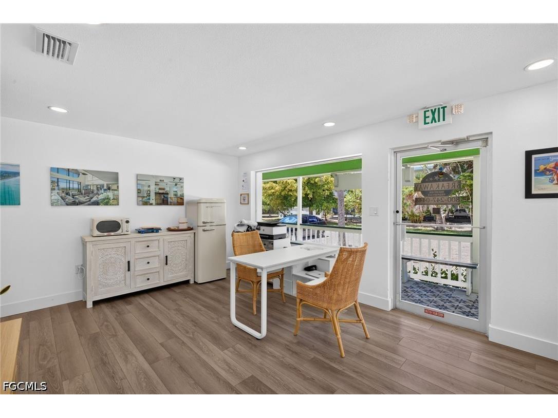 1640 Periwinkle Way #5 Sanibel FL 33957 2026026479 image6