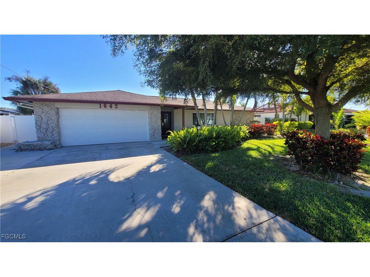 1642 SE 39th Terrace Cape Coral FL 33904 2026003809 image1