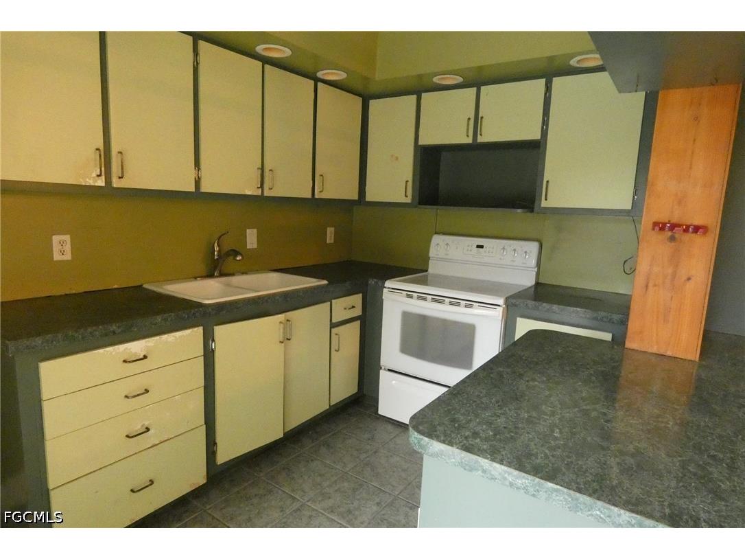 1647 Park Meadows Drive #2 Fort Myers FL 33907 2026026182 image7