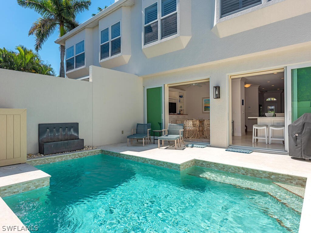 165 5th Street S #3 Naples FL 34102 226008325 image1