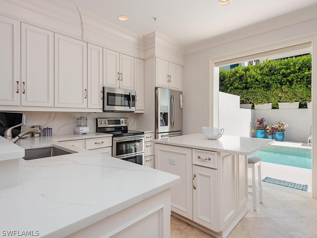 165 5th Street S #3 Naples FL 34102 226008325 image4