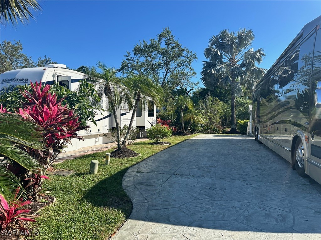 1650 Diamond Lake Circle Naples FL 34114 225055756 image2