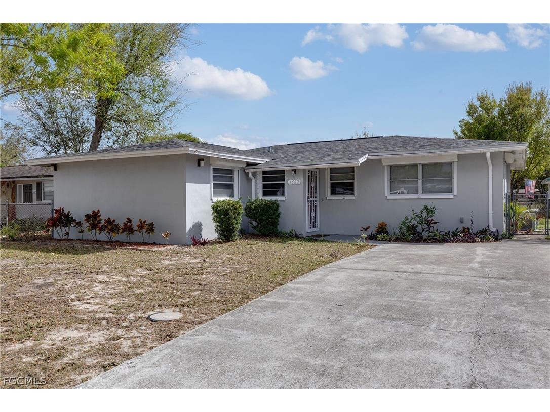 1652 Jamestown Court Fort Myers FL 33907 2026010534 image1