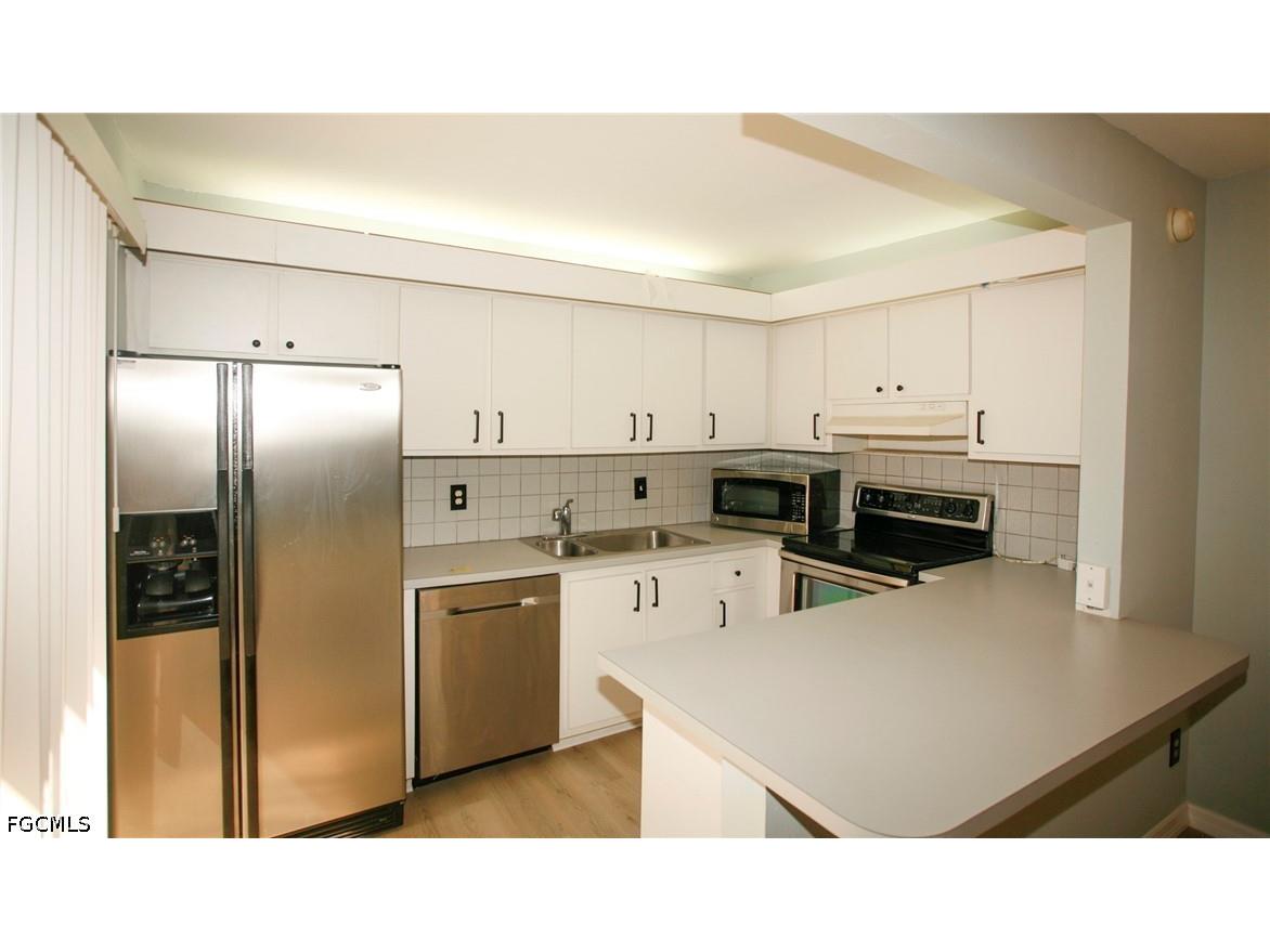 1653 Park Meadows Drive Fort Myers FL 33907 2026018377 image8