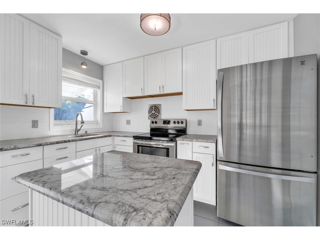 1655 Bates Circle Fort Myers FL 33901 223095677 image1