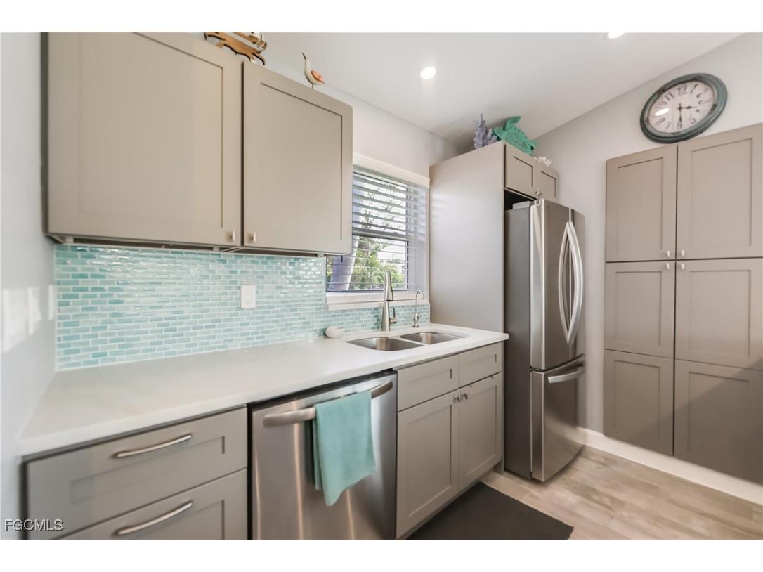 1657 Atlanta Plaza Drive Sanibel FL 33957 2025003218 image4