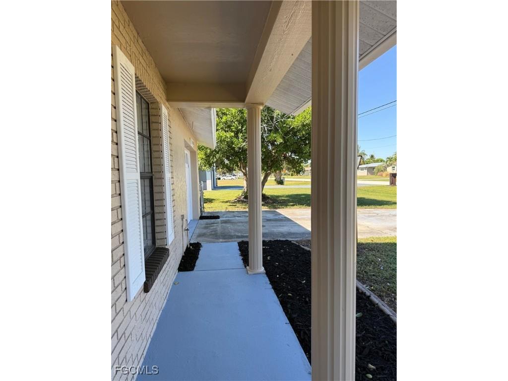 1658 Coral Point Drive Cape Coral FL 33990 2025018131 image2