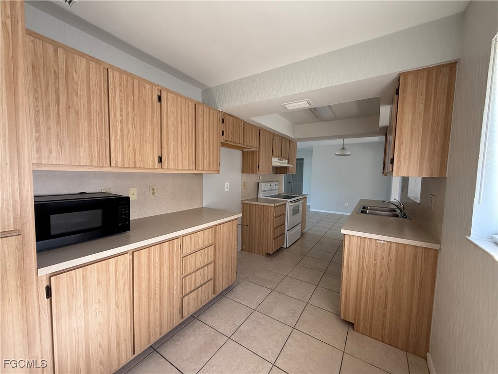 1658 Coral Point Drive Cape Coral FL 33990 2025018131 image7