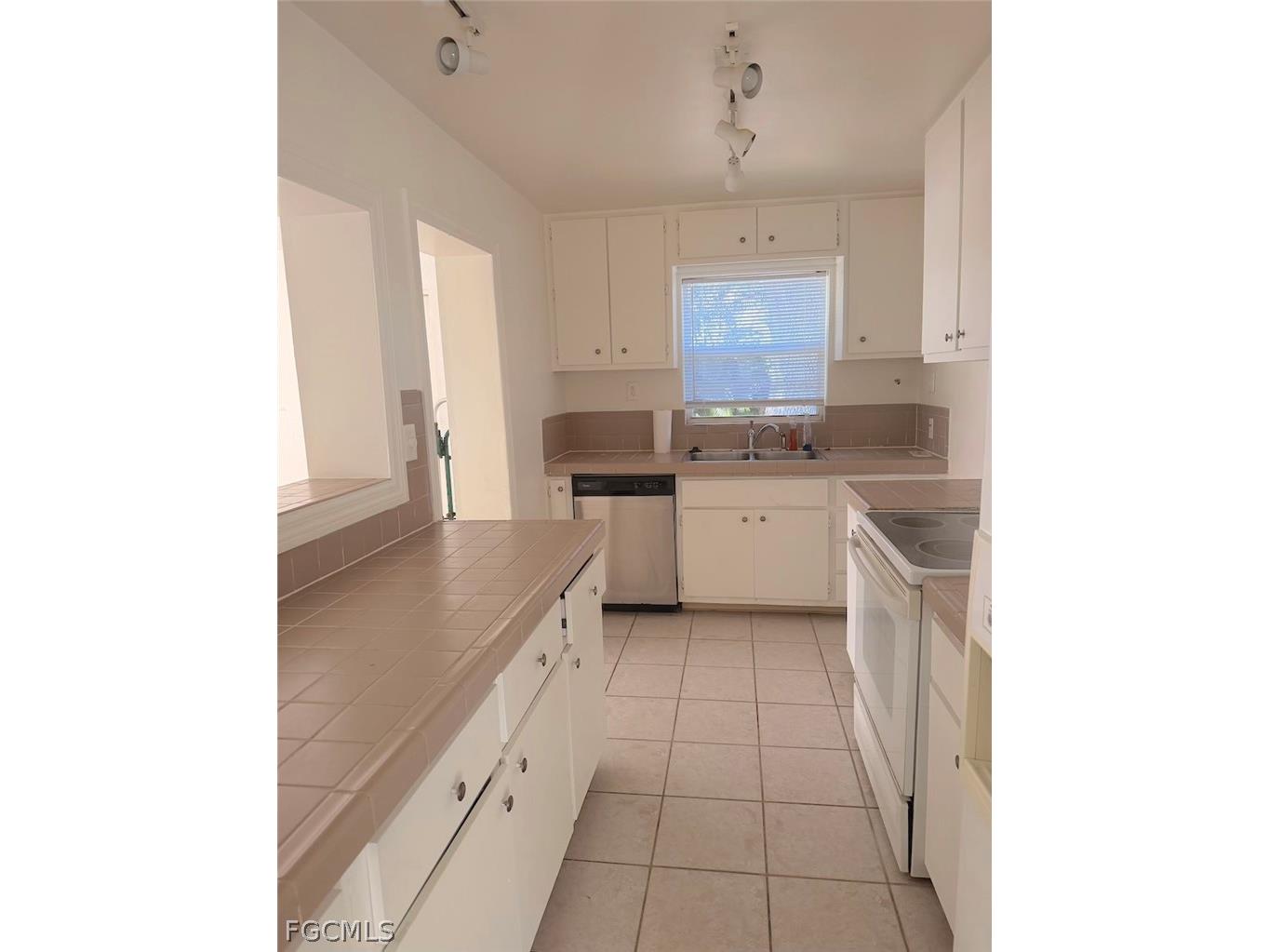 1659 Ricardo Avenue Fort Myers FL 33901 2026013761 image3