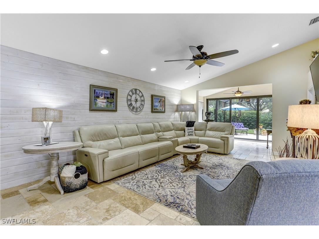 1659 Triangle Palm Terrace Naples FL 34119 224061772 image1