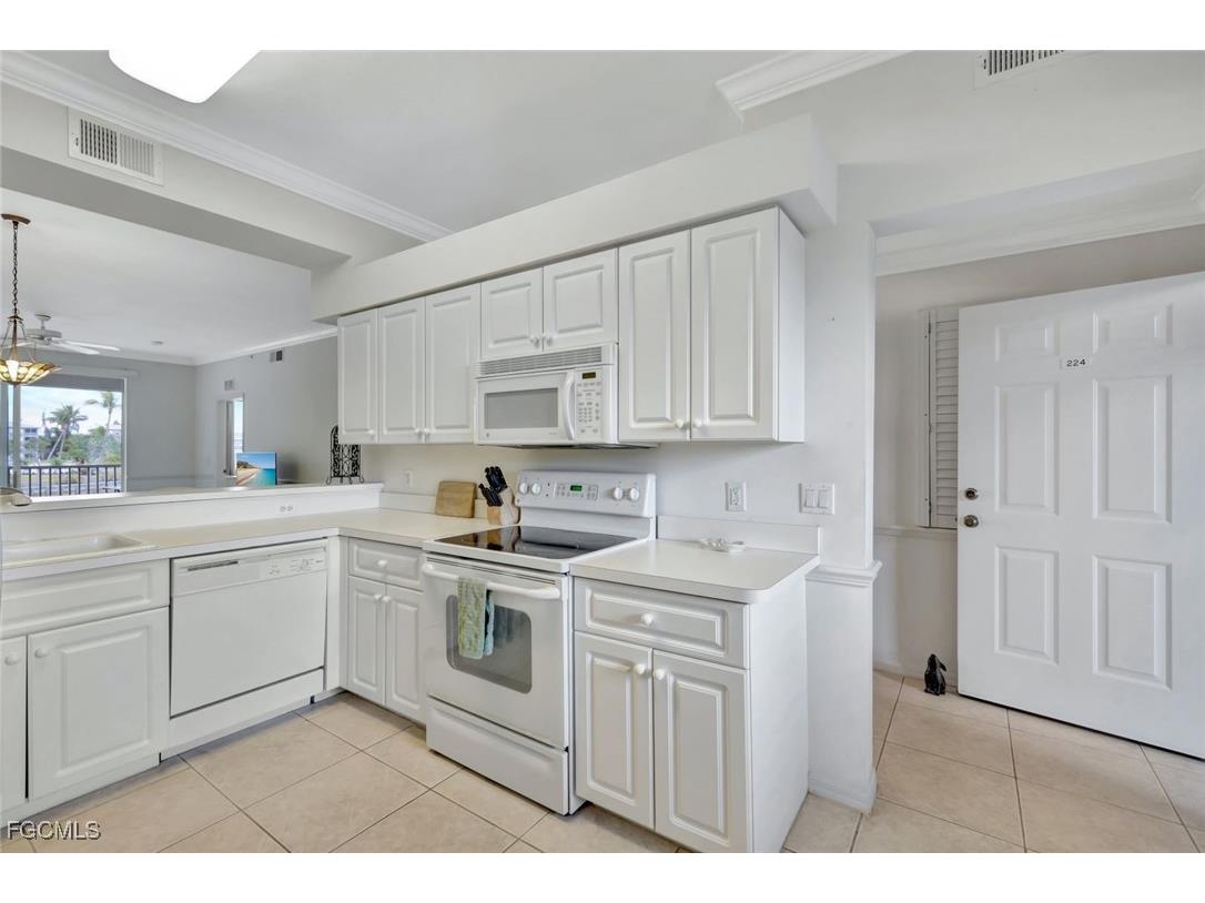 16595 Lake Circle Drive #224 Fort Myers FL 33908 2025025900 image10