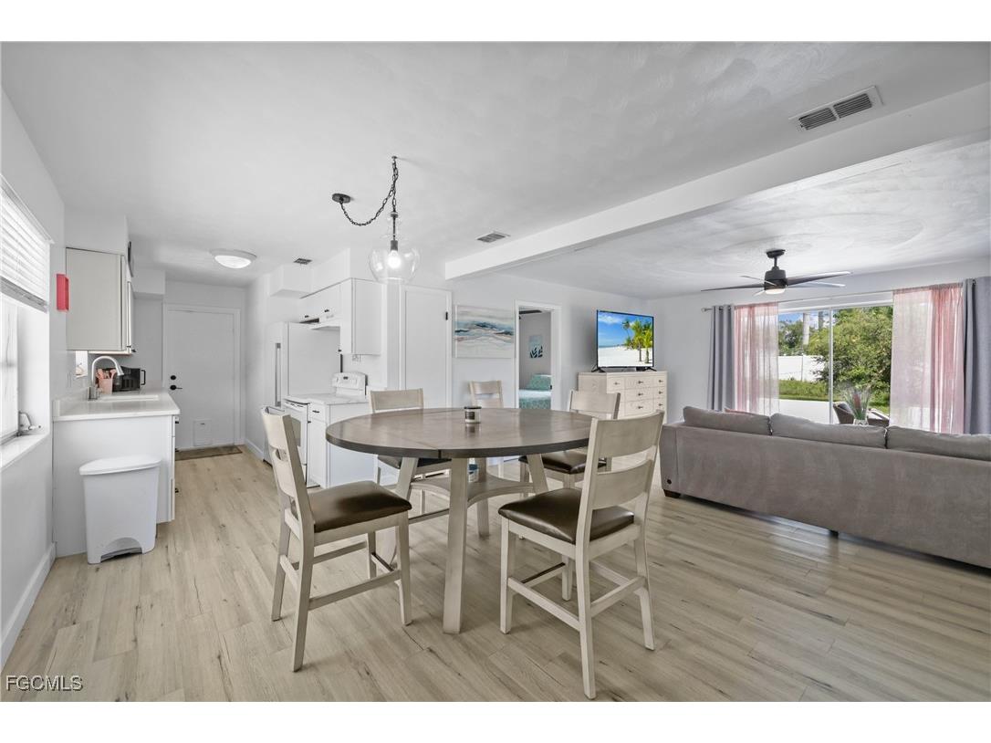 1661 Coronado Road Fort Myers FL 33904 2025024016 image1