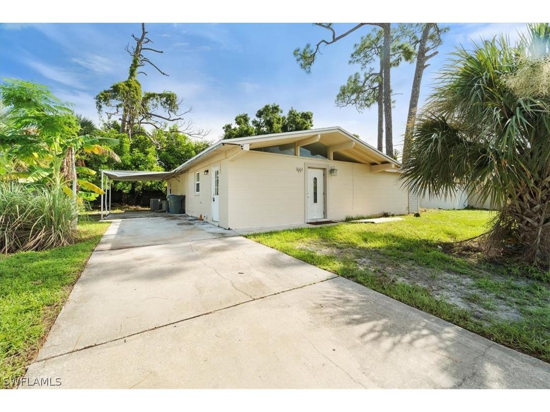 1661 Newport Court Fort Myers FL 33907 224061457 image1