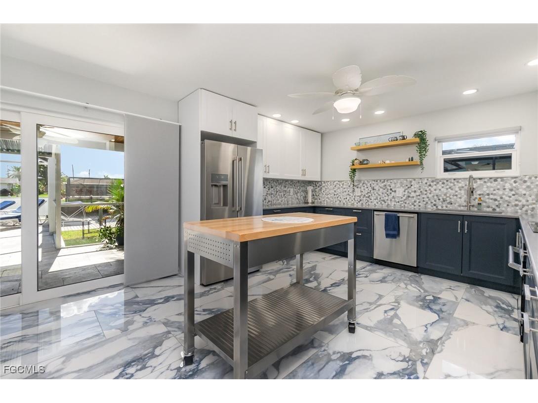 1661 Swan Terrace North Fort Myers FL 33903 2025017907 image14