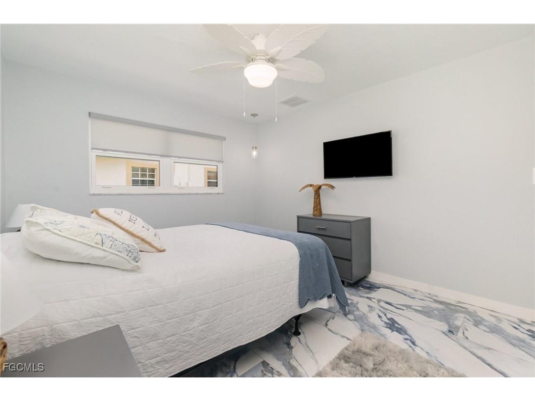 1661 Swan Terrace North Fort Myers FL 33903 2025017907 image25