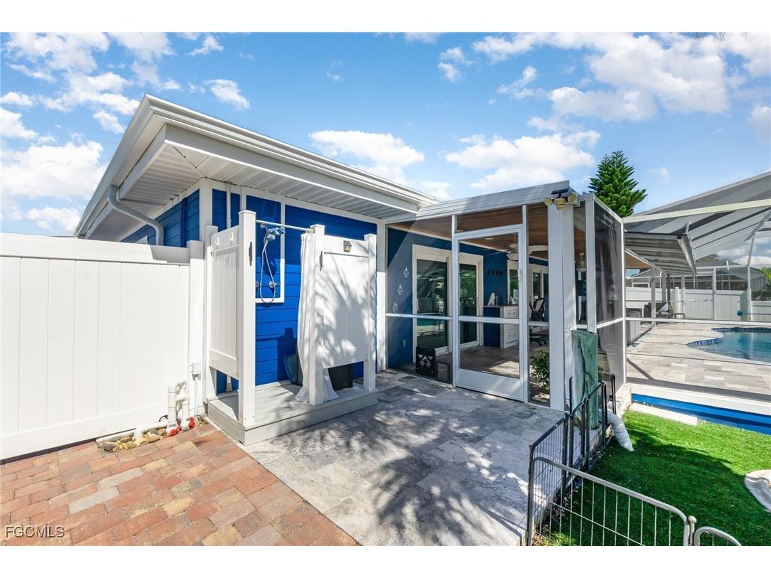 1661 Swan Terrace North Fort Myers FL 33903 2025017907 image33