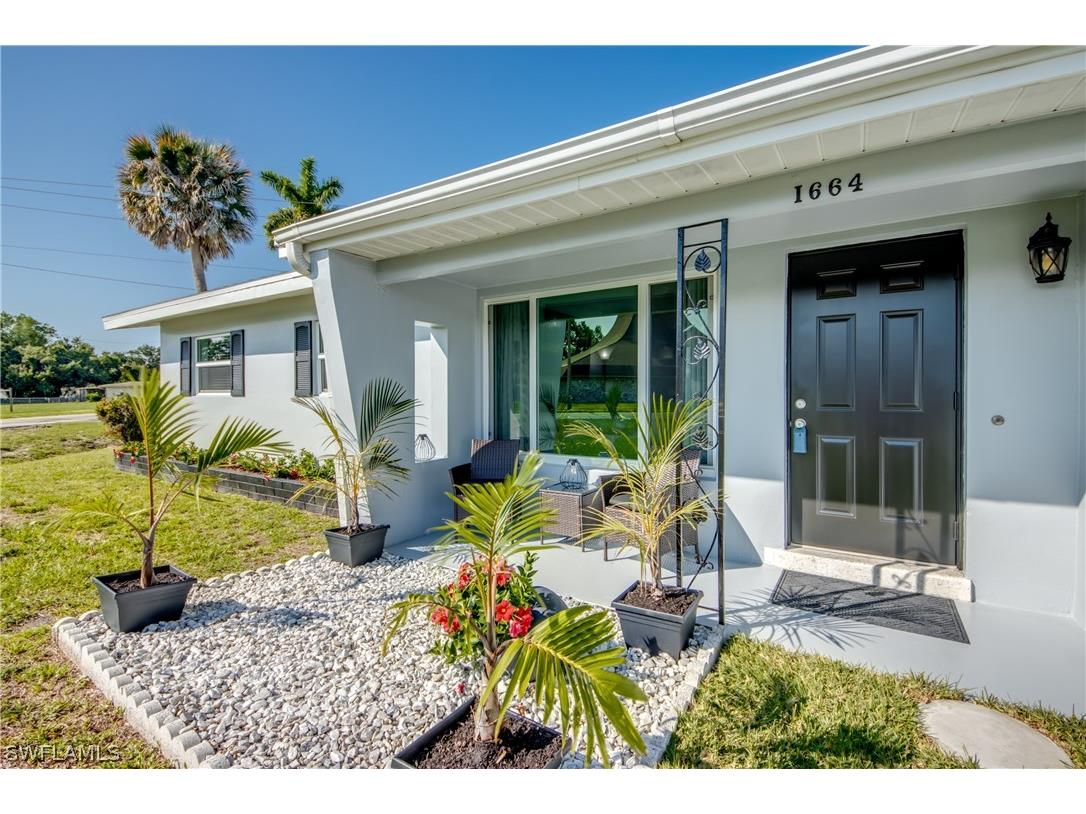 1664 Carter Place Fort Myers FL 33901 224044879 image1