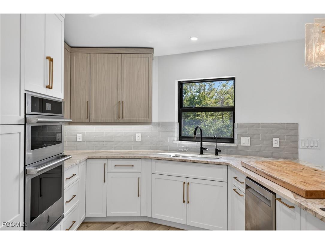 1666 Middle Gulf Drive Sanibel FL 33957 2026003542 image14