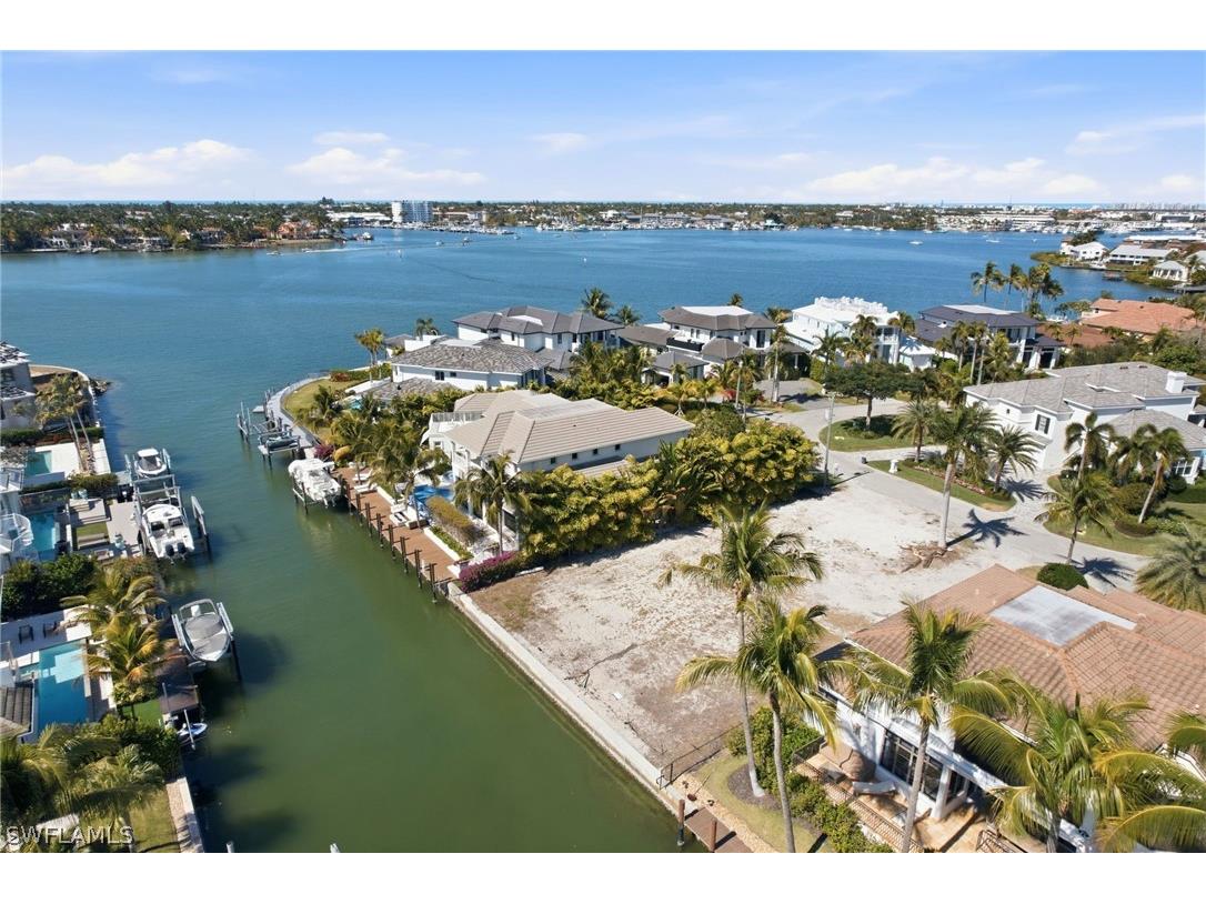 1670 Dolphin Court Naples FL 34102 226005747 image1