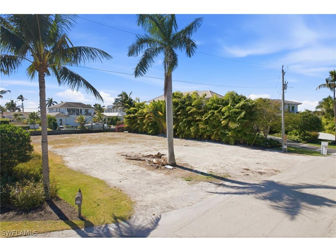 1670 Dolphin Court Naples FL 34102 226005747 image13