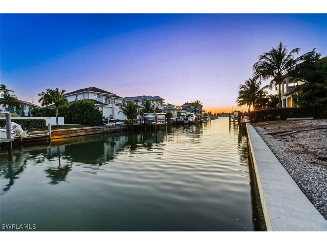 1670 Dolphin Court Naples FL 34102 226005747 image15