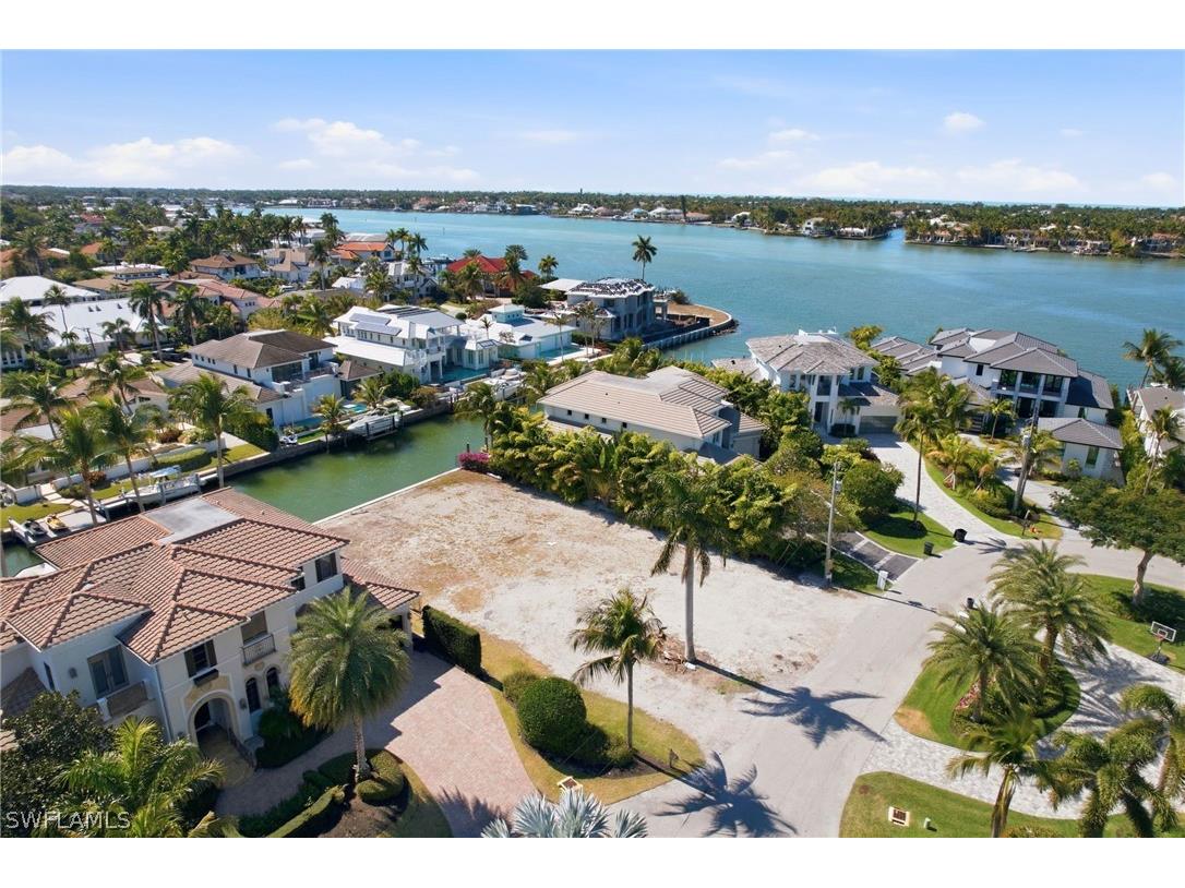 1670 Dolphin Court Naples FL 34102 226005747 image16