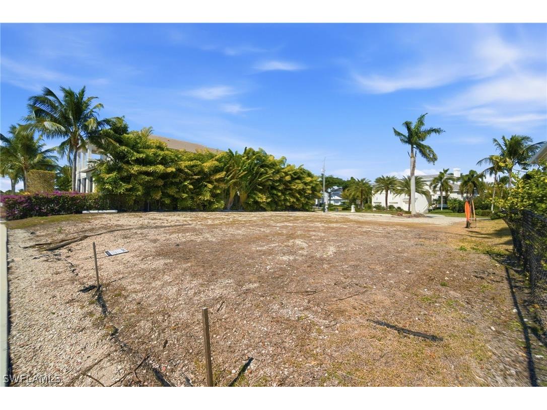 1670 Dolphin Court Naples FL 34102 226005747 image21