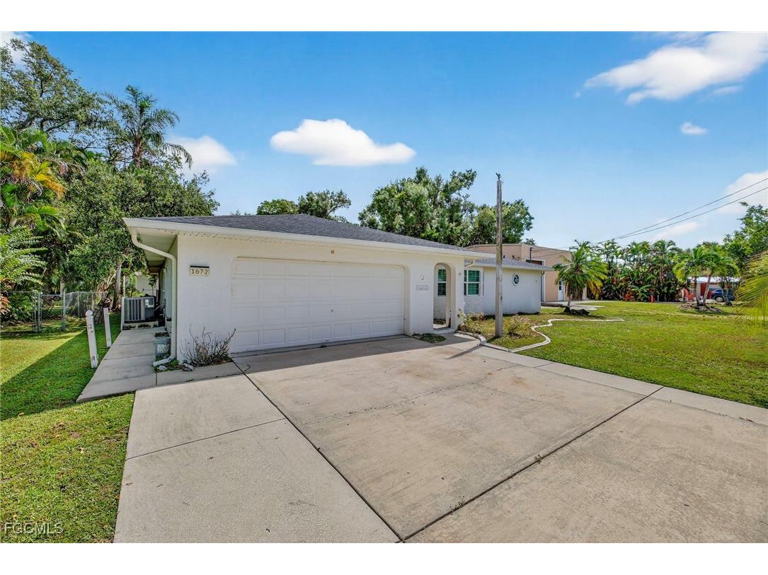 1672 Many Road North Fort Myers FL 33903 2025013775 image1