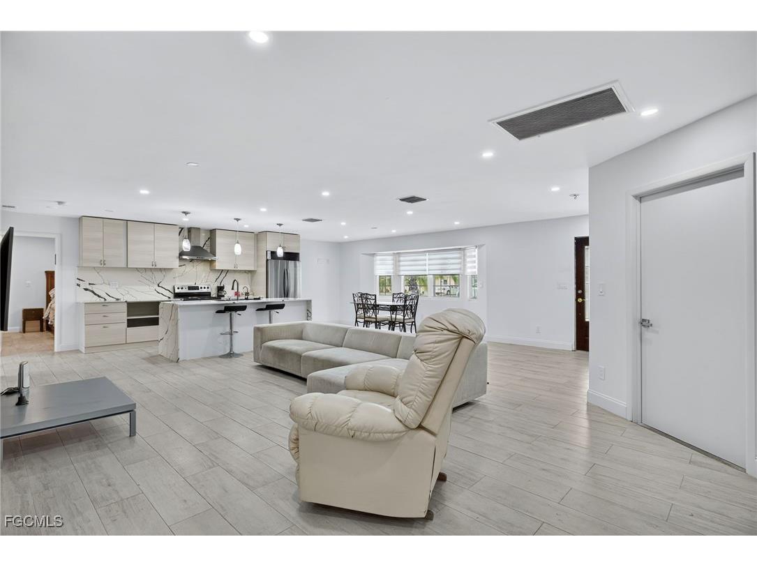 1672 Many Road North Fort Myers FL 33903 2025013775 image3