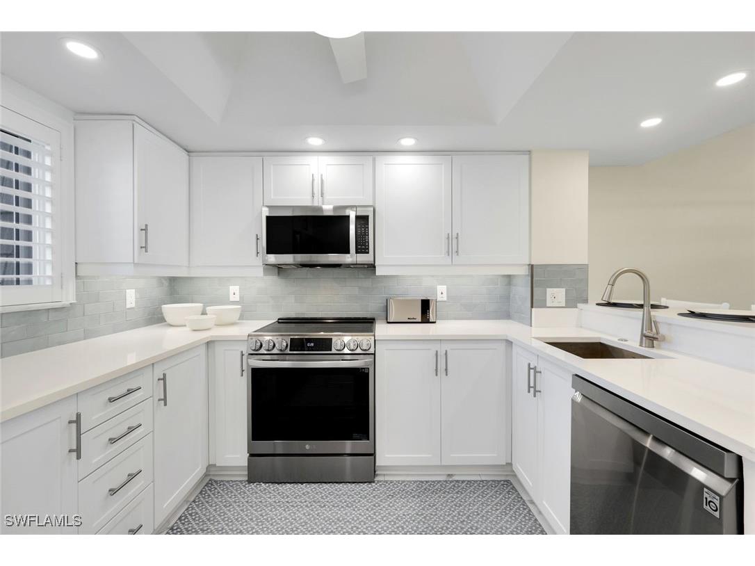 1672 Spoonbill Lane #B Naples FL 34105 225076146 image5