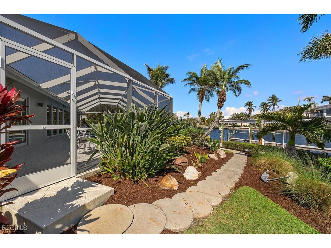 1674 Sabal Palm Drive Sanibel FL 33957 2025016028 image33